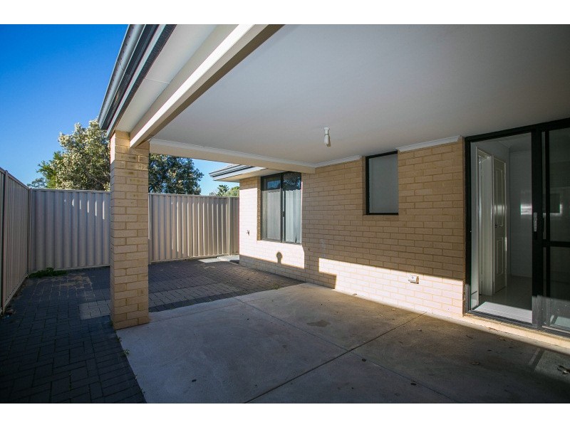 21 Scarpview Place, East Cannington WA 6107