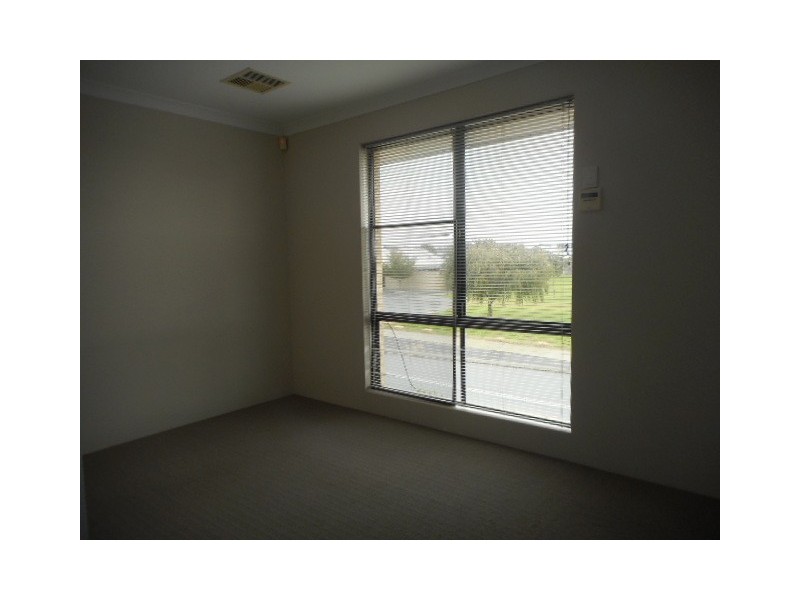 25 Olivedale Road, Madeley WA 6065