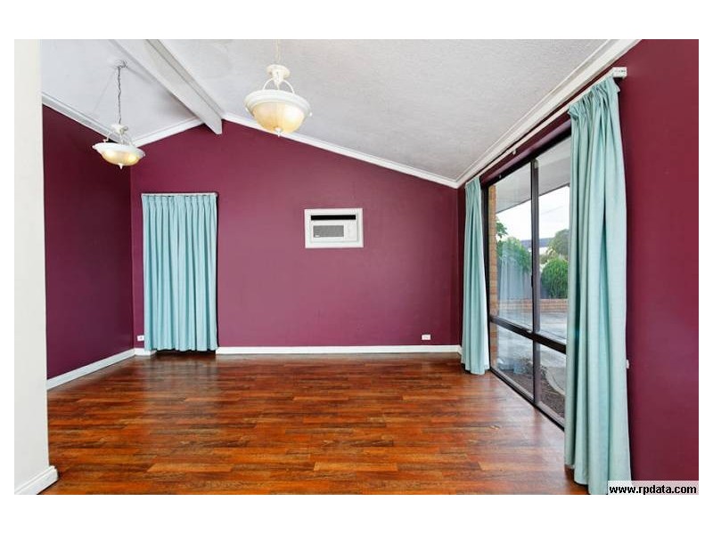 16 Logpine Crescent, Camillo WA 6111