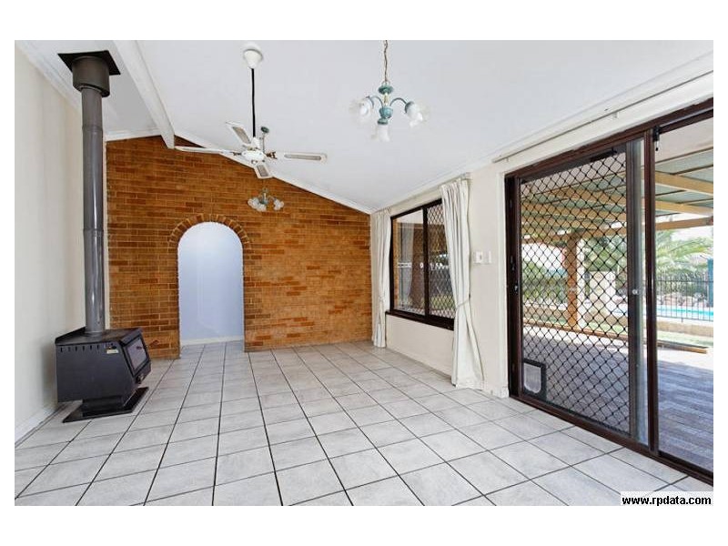 16 Logpine Crescent, Camillo WA 6111