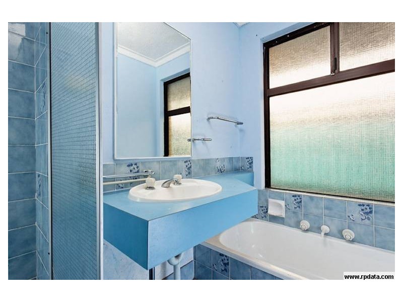 16 Logpine Crescent, Camillo WA 6111