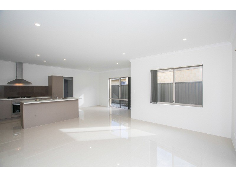 30 Sam Rosa Place, Caversham WA 6055