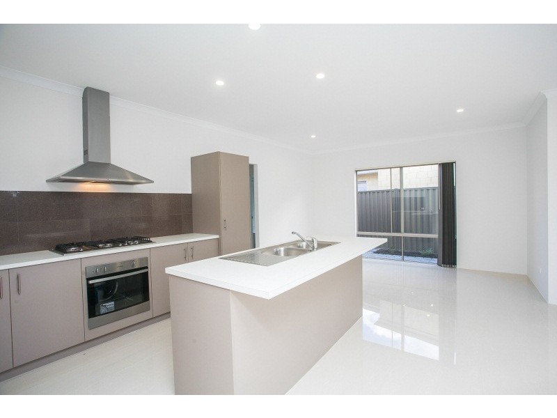 30 Sam Rosa Place, Caversham WA 6055