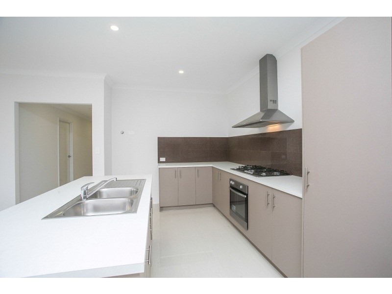 30 Sam Rosa Place, Caversham WA 6055