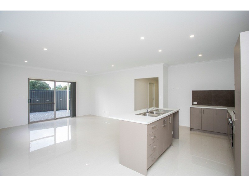 30 Sam Rosa Place, Caversham WA 6055