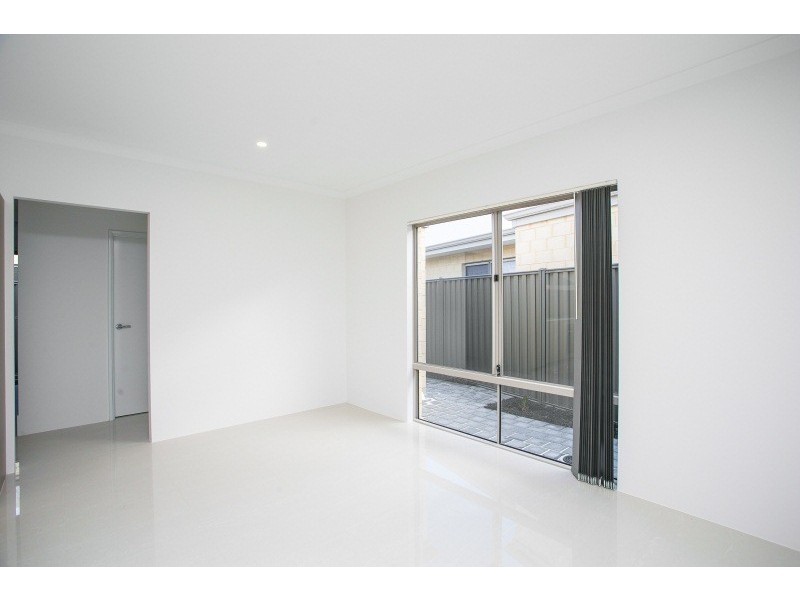 30 Sam Rosa Place, Caversham WA 6055