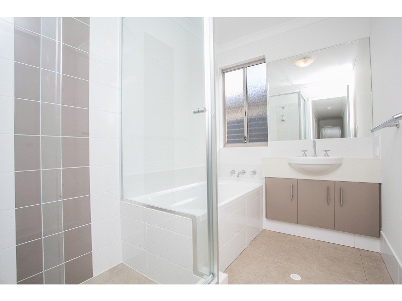 30 Sam Rosa Place, Caversham WA 6055