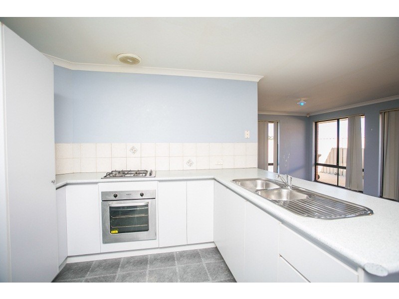 5 Hueston Lookout, Leda WA 6170
