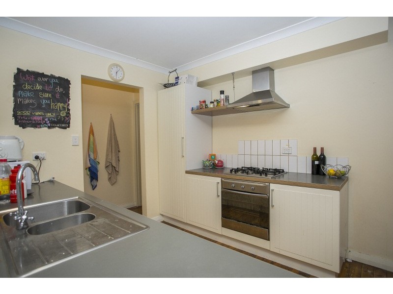 2/32 Cross Street, Queens Park WA 6107