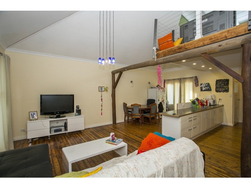 2/32 Cross Street, Queens Park WA 6107