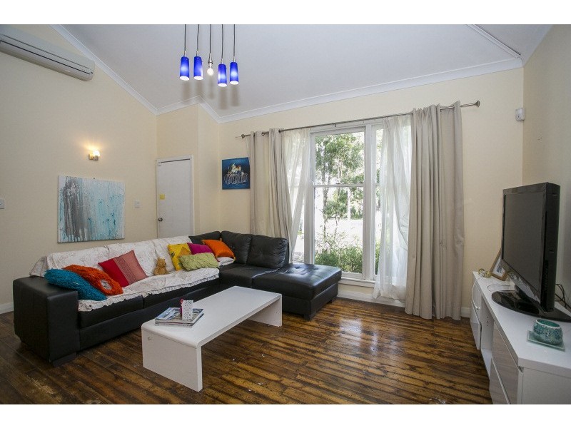 2/32 Cross Street, Queens Park WA 6107