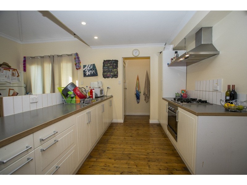 2/32 Cross Street, Queens Park WA 6107