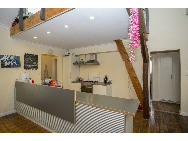 2/32 Cross Street, Queens Park WA 6107