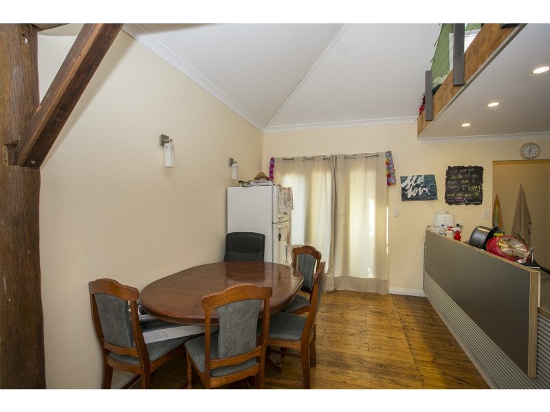 2/32 Cross Street, Queens Park WA 6107