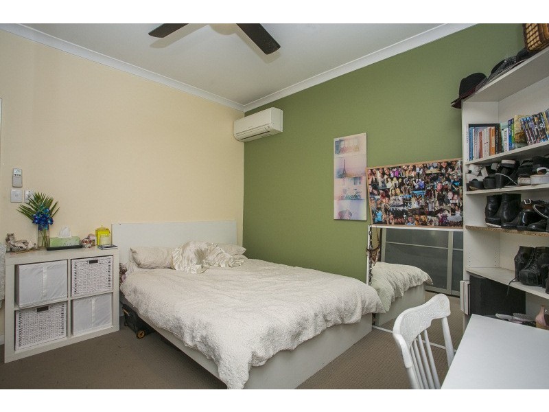 2/32 Cross Street, Queens Park WA 6107