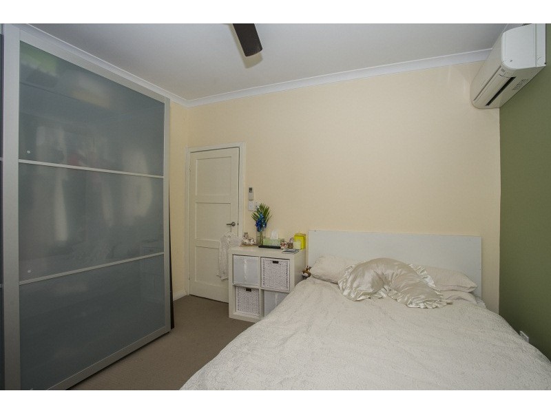 2/32 Cross Street, Queens Park WA 6107