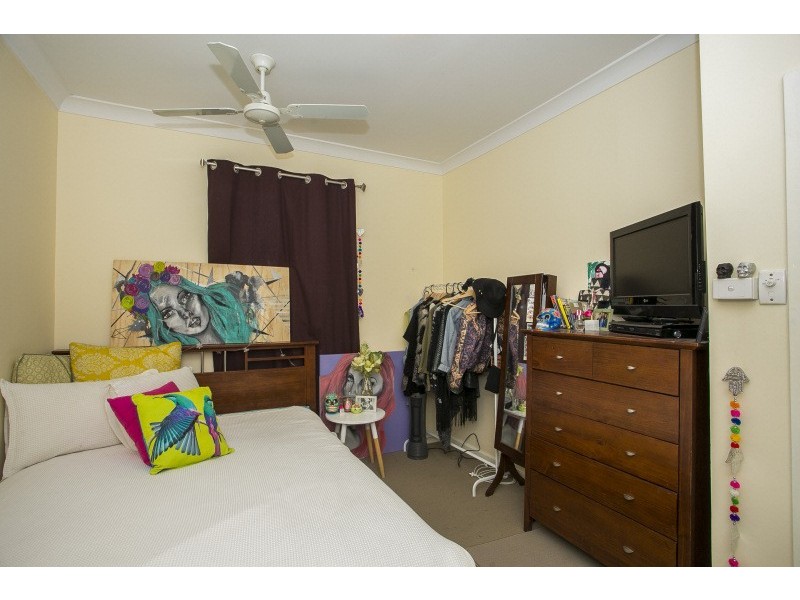 2/32 Cross Street, Queens Park WA 6107