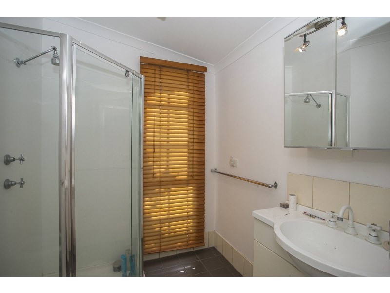 2/32 Cross Street, Queens Park WA 6107