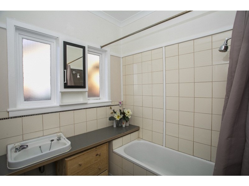 2/32 Cross Street, Queens Park WA 6107