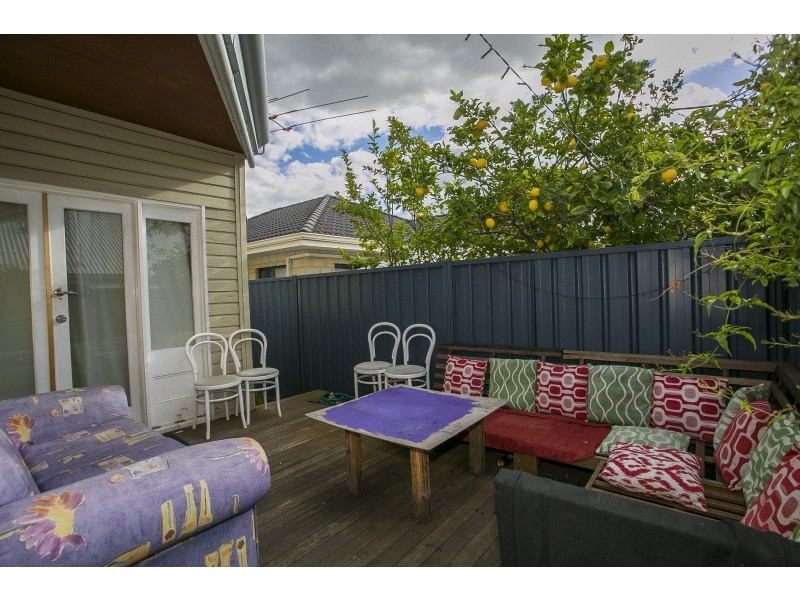 2/32 Cross Street, Queens Park WA 6107