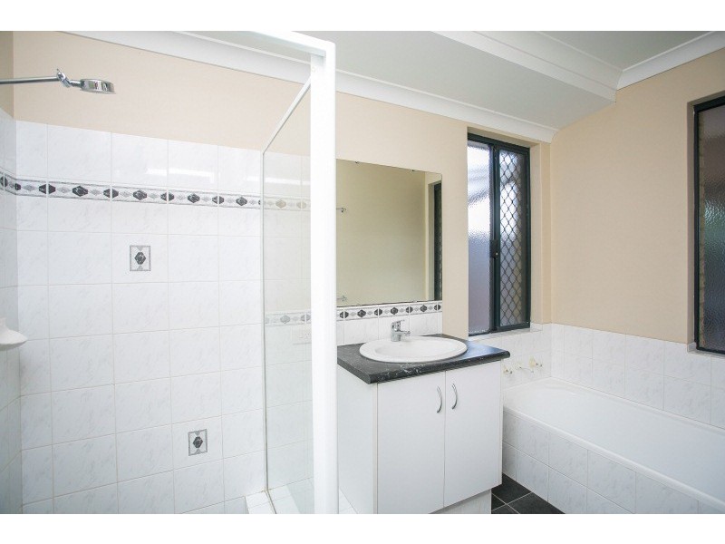 4 Hillwater Promenade, Beechboro WA 6063