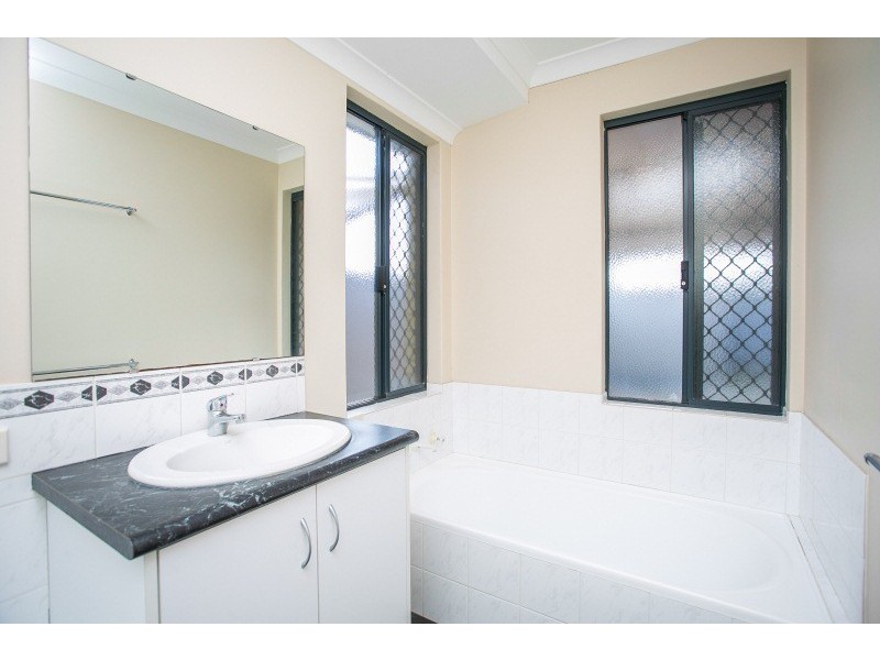 4 Hillwater Promenade, Beechboro WA 6063