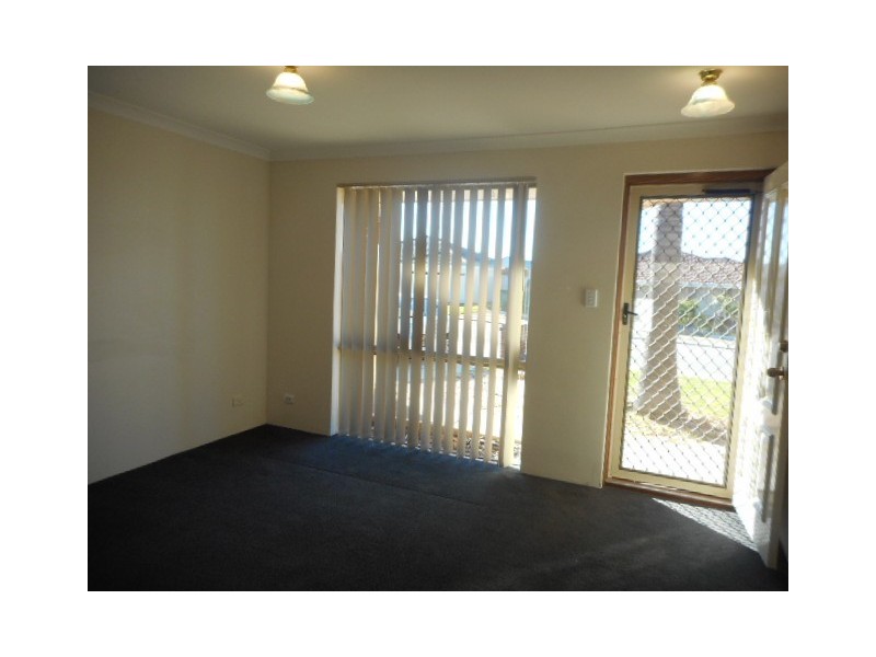 8 Brookside Gardens, Caversham WA 6055