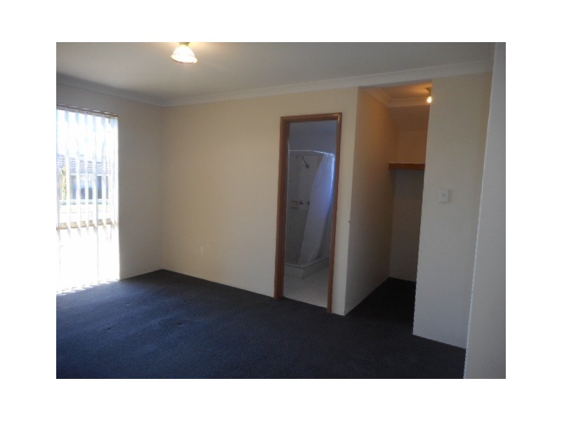 8 Brookside Gardens, Caversham WA 6055