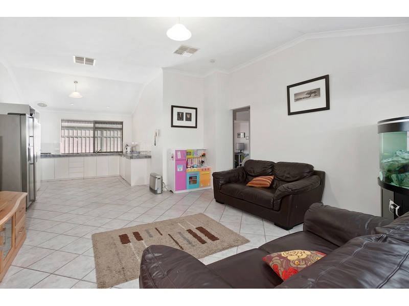 5 Debutante Close, Huntingdale WA 6110