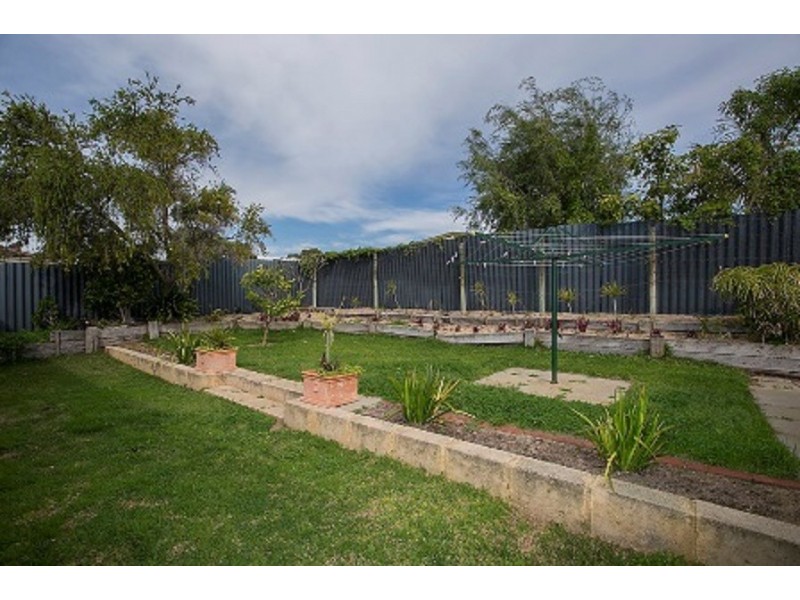 15 Ledger Street, Warnbro WA 6169