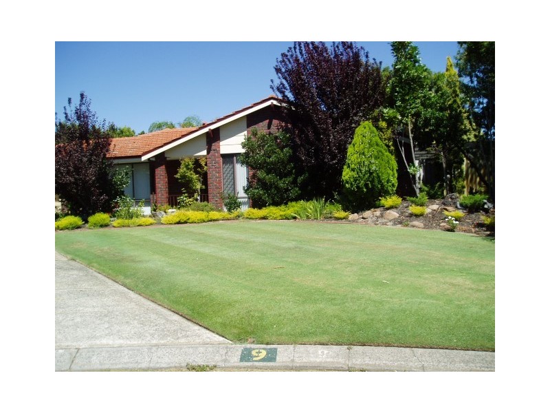 9 Waterloo Court, Alexander Heights WA 6064