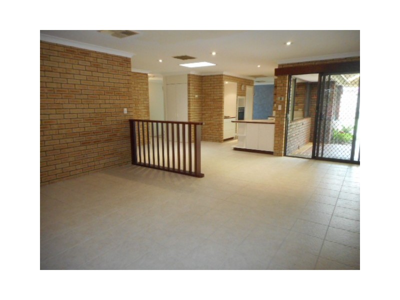 9 Waterloo Court, Alexander Heights WA 6064