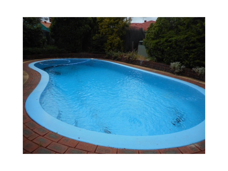 9 Waterloo Court, Alexander Heights WA 6064