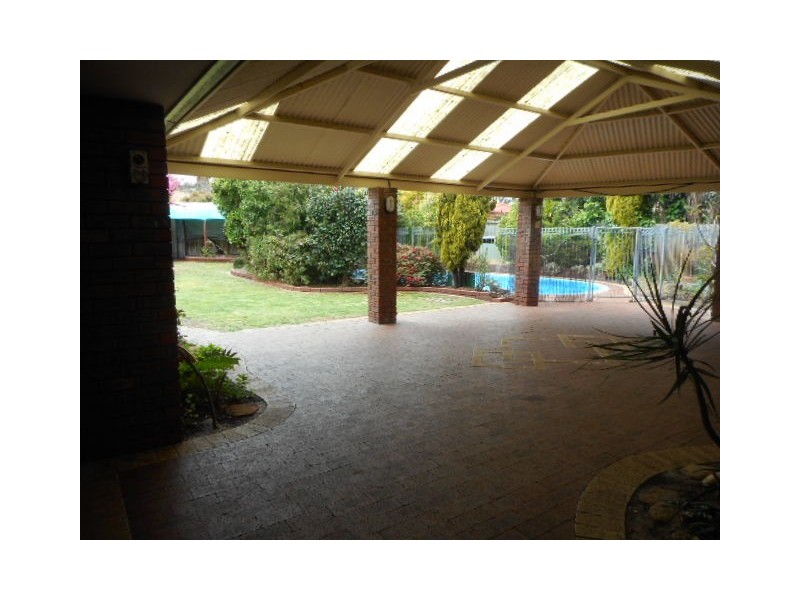 9 Waterloo Court, Alexander Heights WA 6064