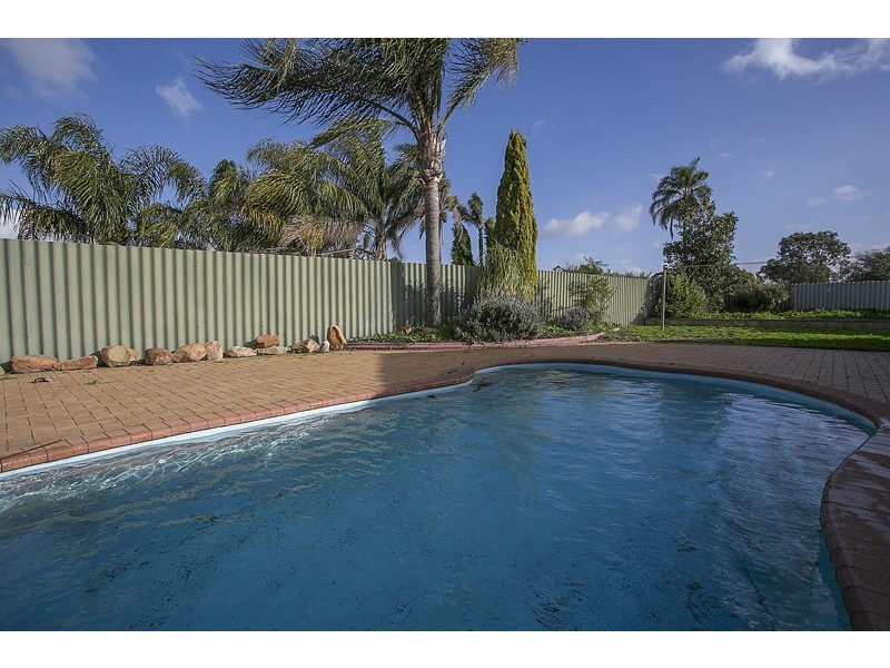 14 Chireton Place, Beechboro WA 6063