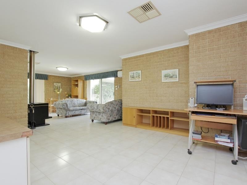 4 Timberlane Crescent, Beechboro WA 6063