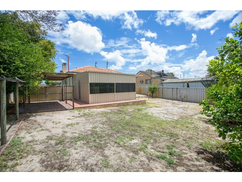 7 Altone Road, Lockridge WA 6054