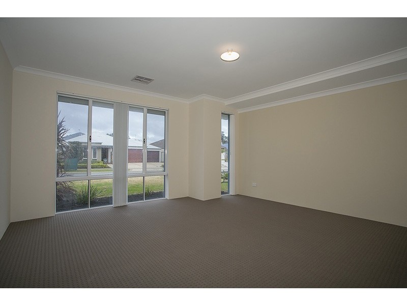 17 Glendale Street, Meadow Springs WA 6210