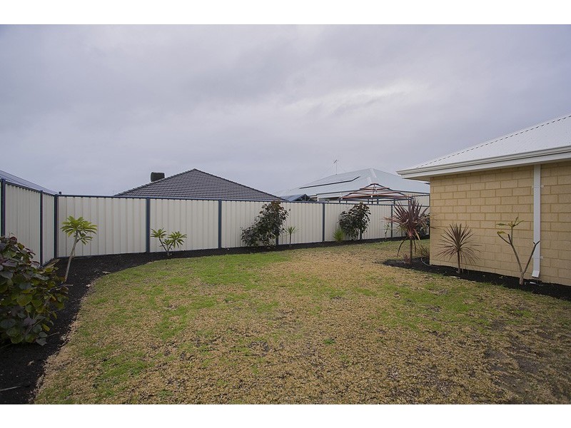 17 Glendale Street, Meadow Springs WA 6210