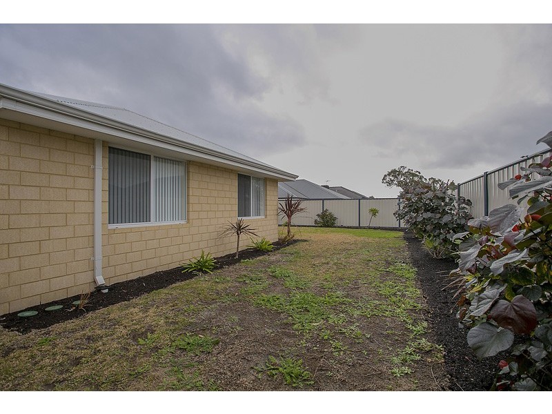 17 Glendale Street, Meadow Springs WA 6210