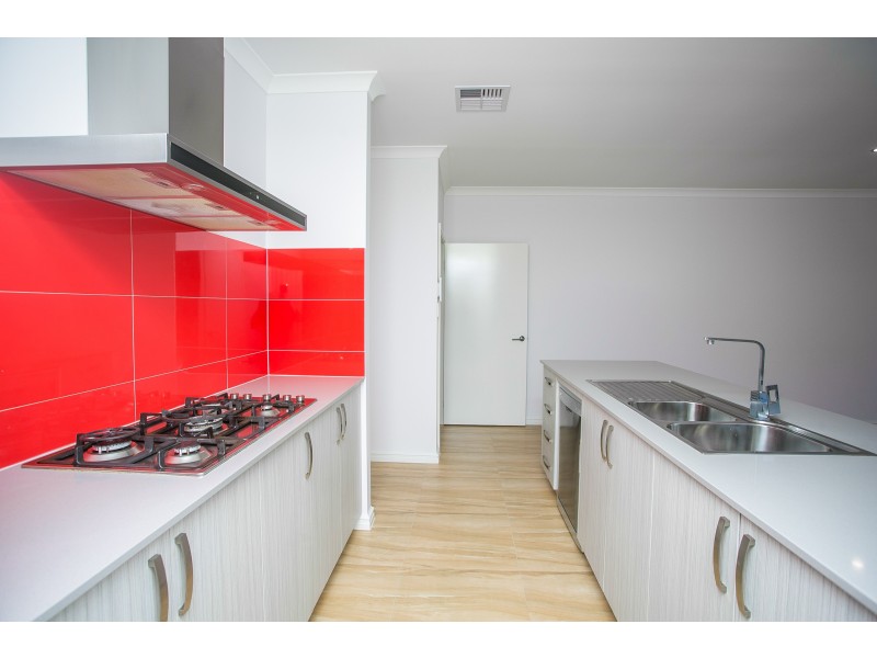 13 Rostratus Link, West Swan WA 6055