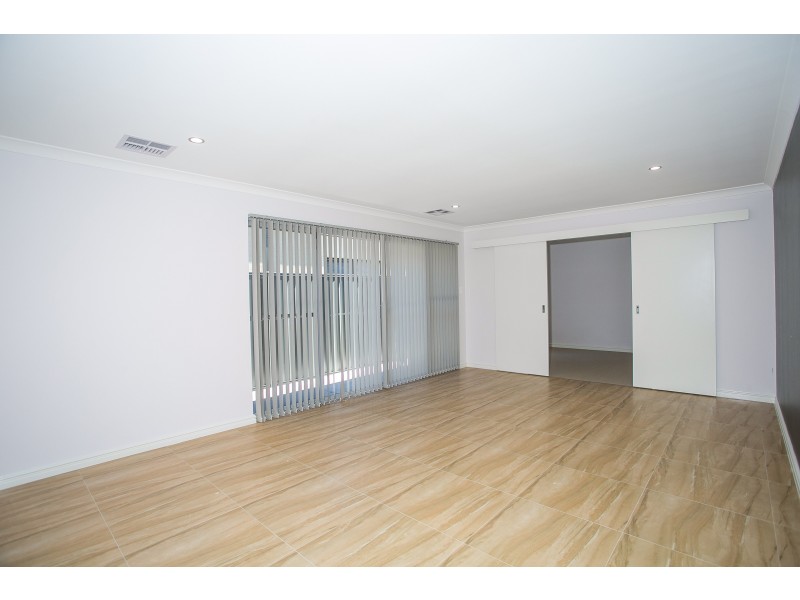 13 Rostratus Link, West Swan WA 6055