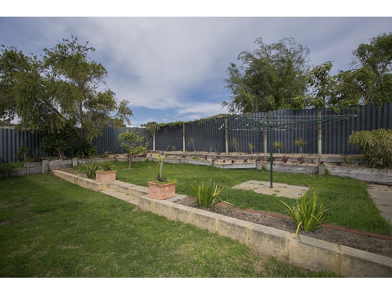 15 Ledger Street, Warnbro WA 6169