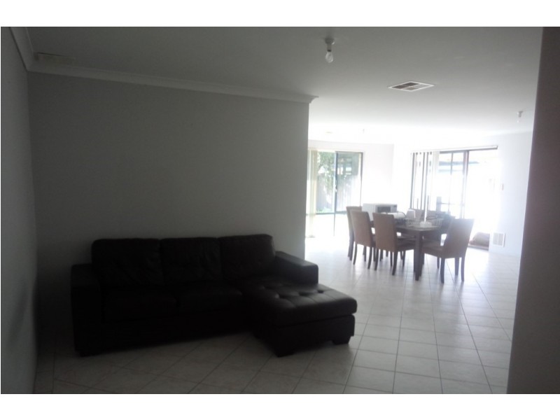 6 Wintergreene Drive, Beechboro WA 6063