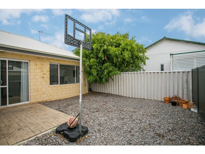 2/20 Smythe Street, Rockingham WA 6168