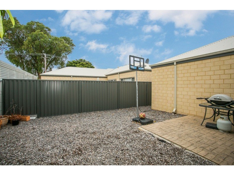 2/20 Smythe Street, Rockingham WA 6168