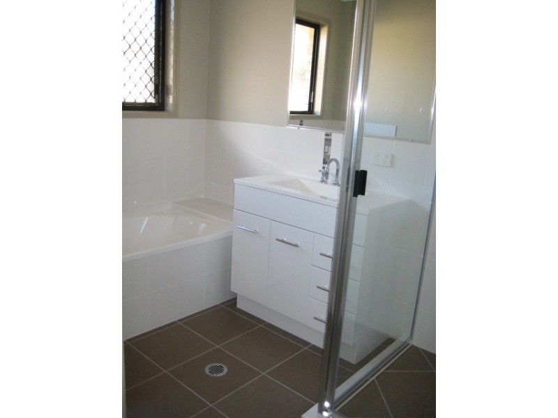 2/12 Cheyne Cct, Tinana QLD 4650