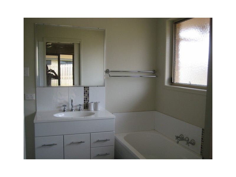 15 Cheyne Cct, Tinana QLD 4650