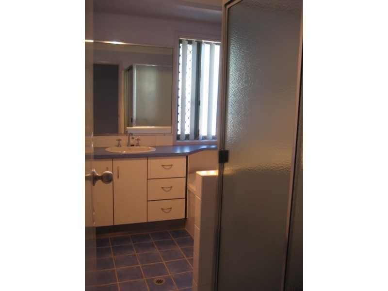 73 Loretto Drive, Oakhurst QLD 4650