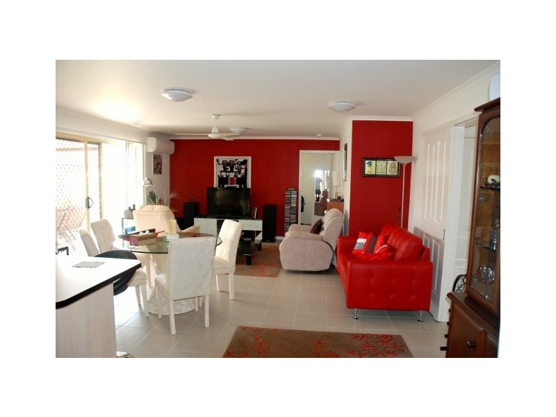 33 Moonstone Drive, Urangan QLD 4655